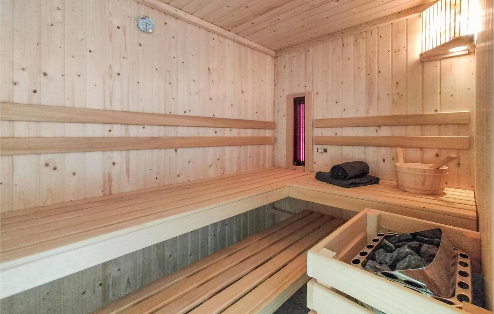 Cozy Home In Oosterwolde With Sauna Eksteriør bilde