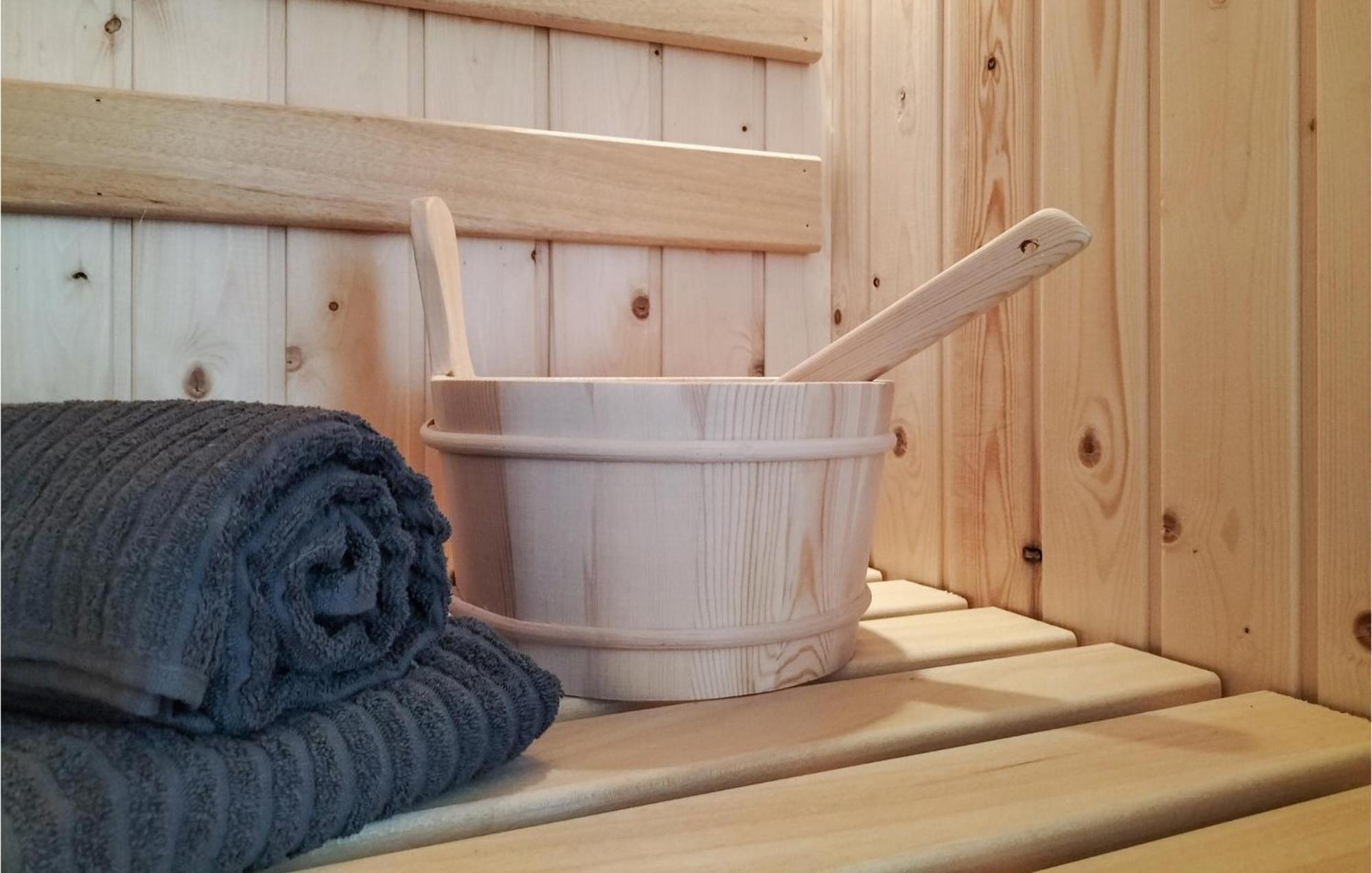 Cozy Home In Oosterwolde With Sauna Eksteriør bilde